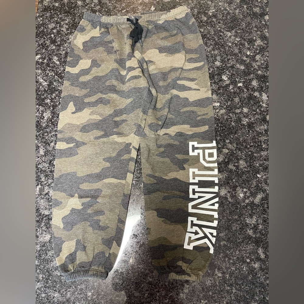 Camo sweatpants size Medium
